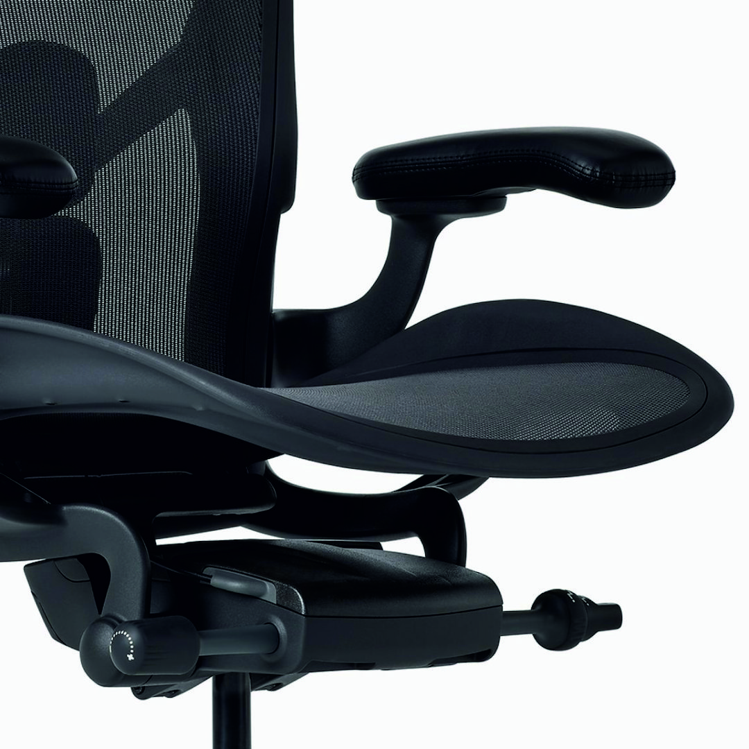Herman Millar Chair Front Sitting 2 (1)